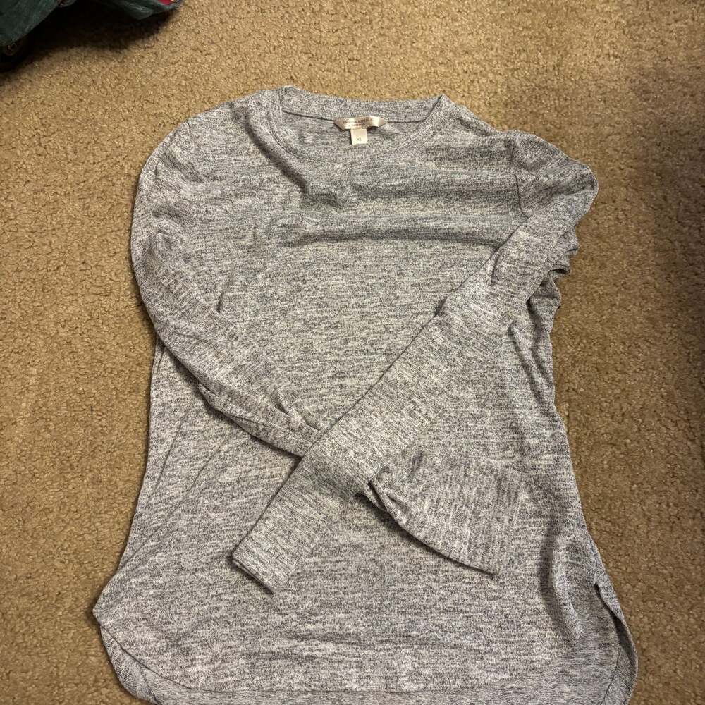 Banana Republic Luxespun Long-Sleeve Curved Hem T-Shirt in Heather Gray XS